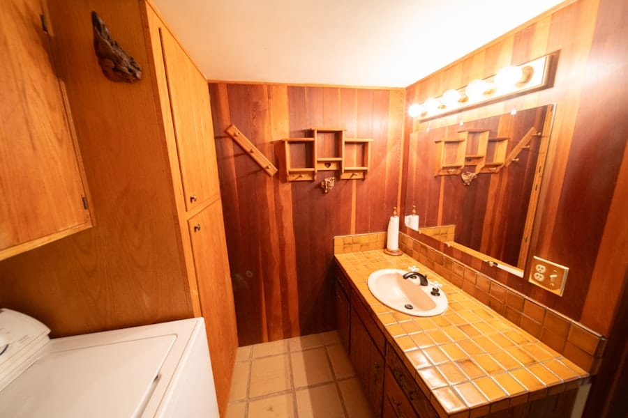 Photo Rustic Bathroom Vanity Woodworking Plans