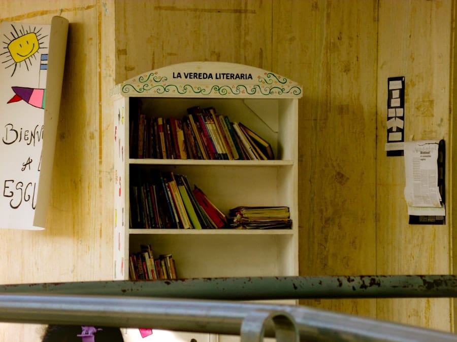 Photo Bookcase Woodworking Plans