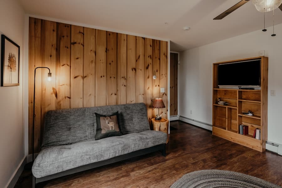 Photo Woodworking Loft Apartment Makeover