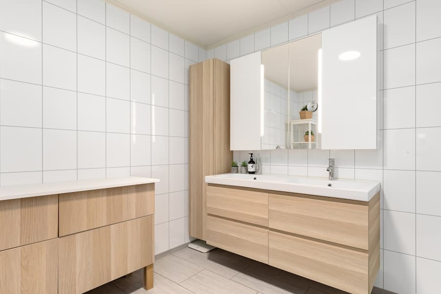 Photo Reclaimed Wood Bathroom Vanity Plans